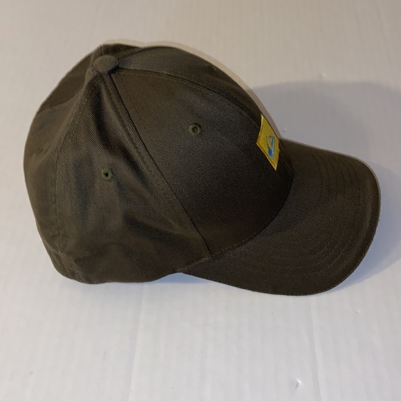 Quicksilver Flex Fit Cap Hat Front Logo And Quicksilver On the Back - Picture 2 of 5